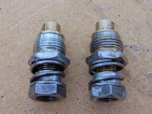 Twin carburettor jet - su,