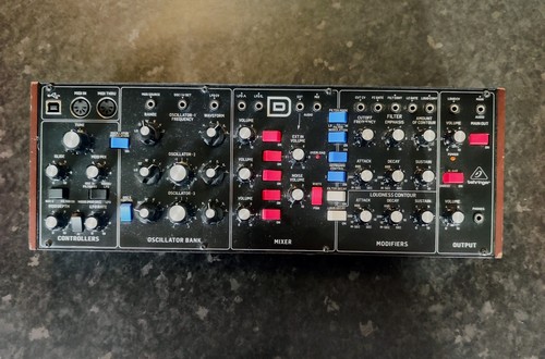 Behringer model analogue - d,
