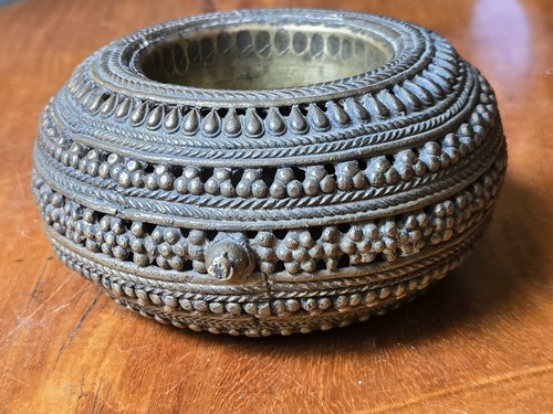 Lovely vtg 1900s metal - lovely,