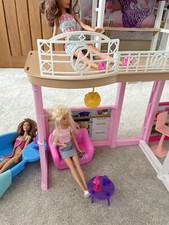Mattel Barbie House, Dolls and Accessories Playset (GLH56)