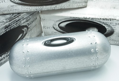 Oakley large metal vault case - metal,