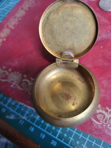 Brass snuff pot needs - snuff,