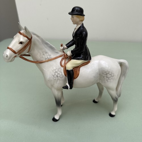 Beswick huntswoman standing - beswick,