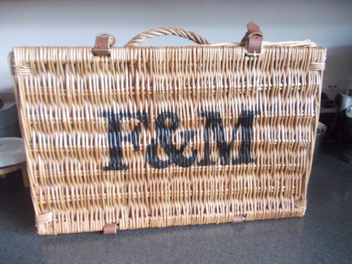 Hamper basket with - with, handle