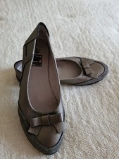 Down To Earth Silver Leather Womens Shoes Size 6