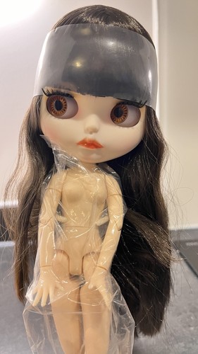 Lovely blythe doll brunette - ,