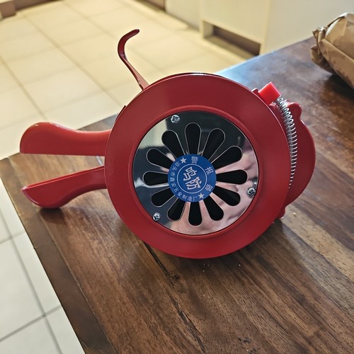 Hand crank emergency siren - hand,