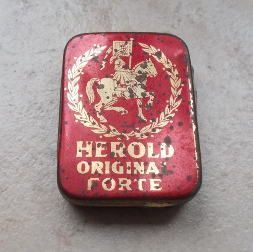 Antique gramophone needle tin