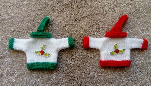 Hand knitted mini xmas - x,