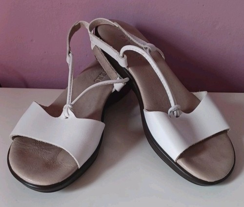 Pavers white leather - low, wedge