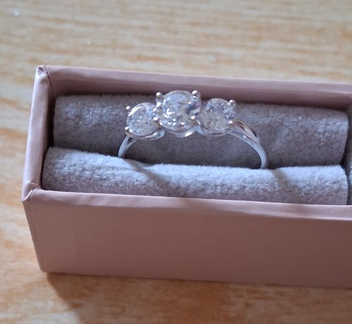 9ct white gold diamonique - white,