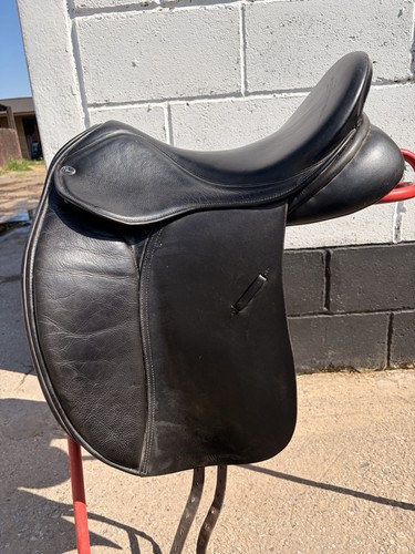 Silhouette dressage saddle - saddle, 17