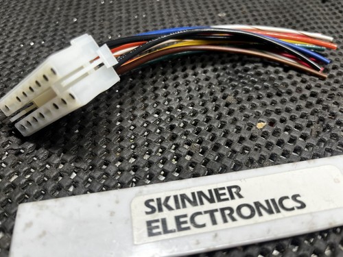 Whelen siren harness - siren, plug