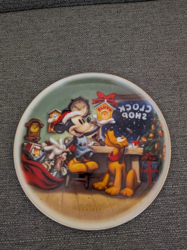 Disney mickey and pluto - mickey,
