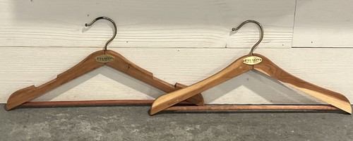 Filson cedar hangers lot of - hangers, |