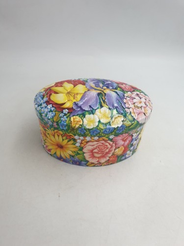 Churchill confectionery oval - churchill's,
