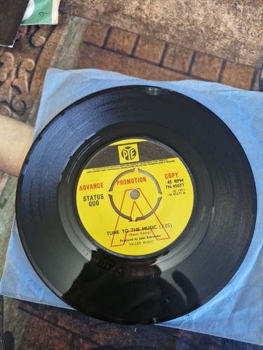Status quo tune to - status,