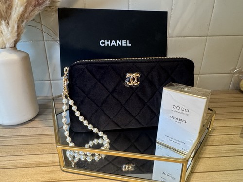 Black velvet chanel - velvet, up