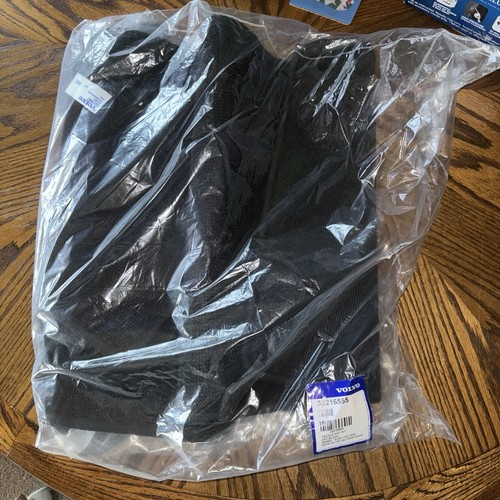 Nwt volvo car - volvo,
