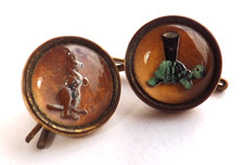 Lot 2 Vintage Essex Crystal Guinness Waistcoat Buttons Kangaroo Tortoise