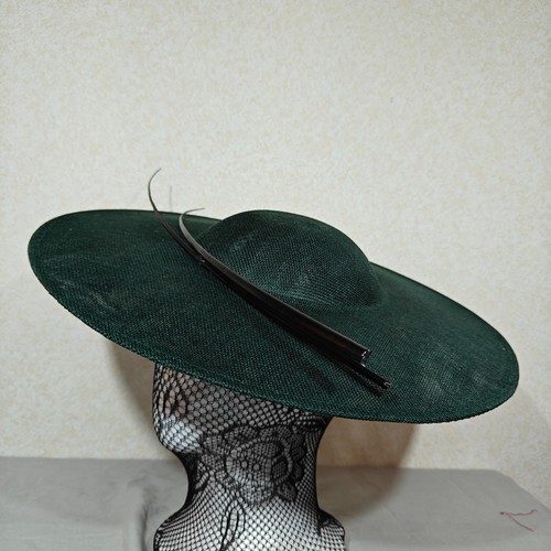 Dark green black feather stick - green,