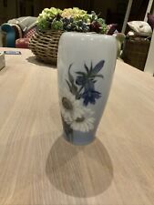 ROYAL COPENHAGEN DAISY & HAREBELL BLUE FLOWER VASE - ROYAL COPENHAGEN 2651 VASE