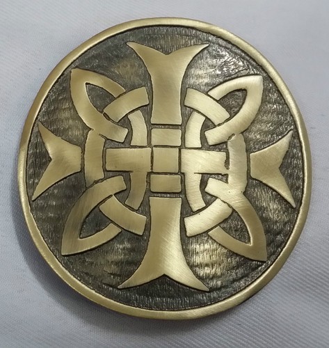 Celtic cross round kilt - round,