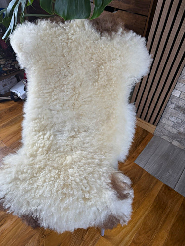 Beautiful real sheepskin rug - real,