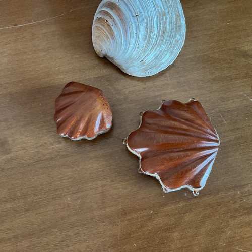 Wood seashell pin keep - wood,