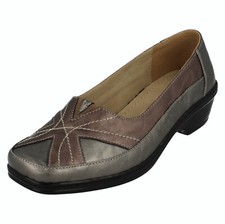 Ladies Eaze Slip On slightly