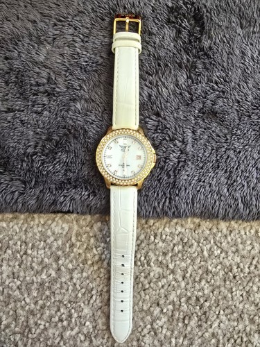 Women gold and white - gold,