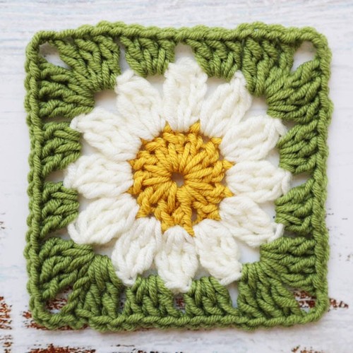 Handmade crochet daisy - x,