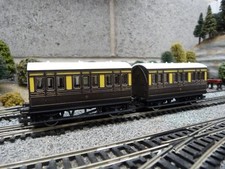 Hornby GWR 4 wheel coaches R213 x 2 for OO gauge model train set