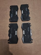 Front Brake Pad Set 4x Pads BREMBO Land Rover LR110075 / LR160069 P44023