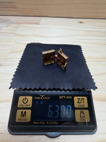 9ct yellow gold opening bible - 9ct,