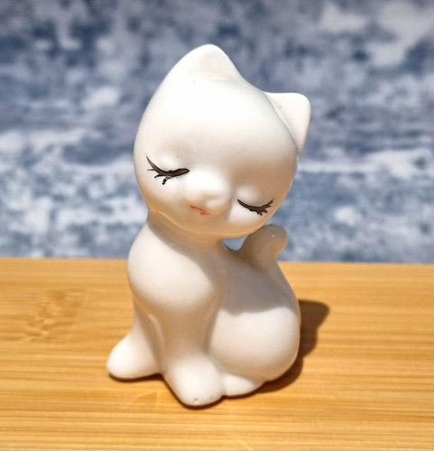 Vintage white ceramic - ceramic, cat