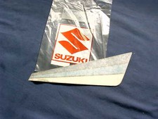 SUZUKI DR500 S NOS RIGHTHAND FRAME DECAL EMBLEM  68130-37440-89A
