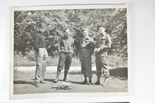 Soldiers civilians military - soldiers,
