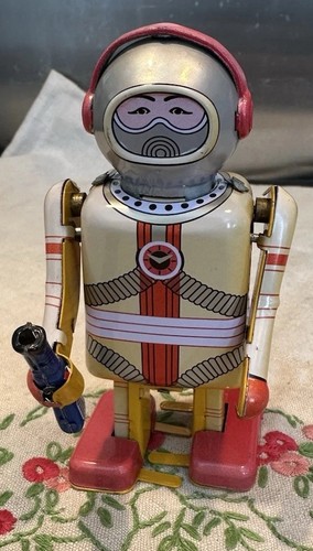 Spaceman tin plate wind - plate,