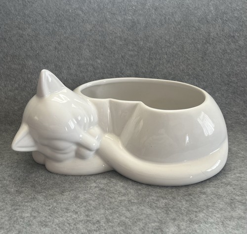 White ceramic kitty - cat, plant
