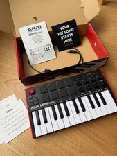 Akai Professional MPK Mini Play MIDI Portable 25-Key Keyboard Great Condition