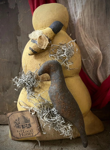 Large primitive grungy bee - large,