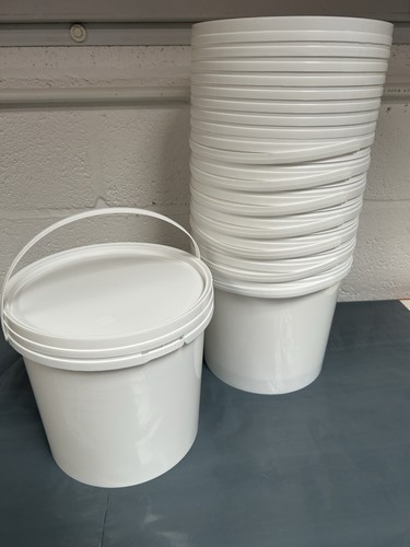 Litre plastic buckets - x,