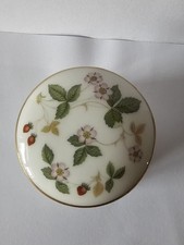 Wedgwood Wild Strawberry Bone China Trinket Box With Gold Trim Lid 