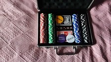 poker set in metal case. New