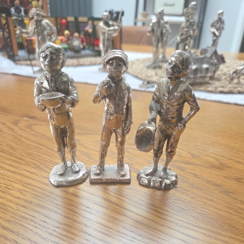 Silver plate figures east - silver,
