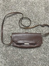 TRAYVAX Roam Clutch US Leather