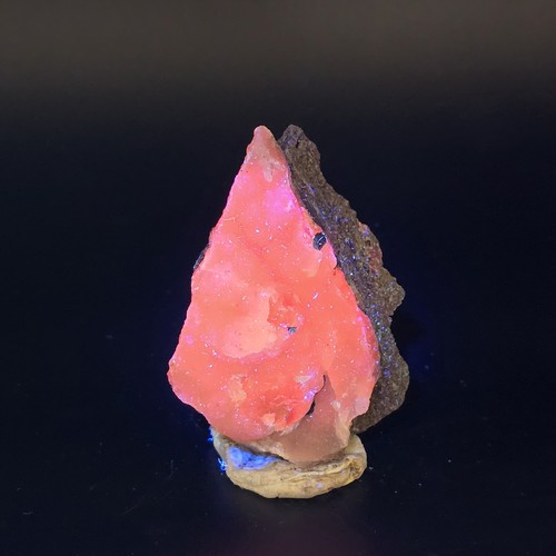 Florescent smithsonite - florescent,