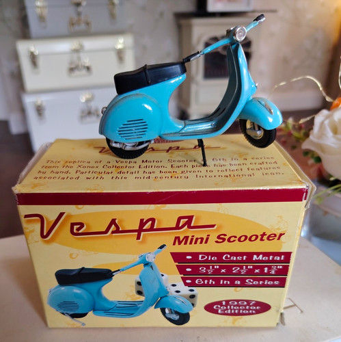 Vespa mini scooter diecast - vespa,
