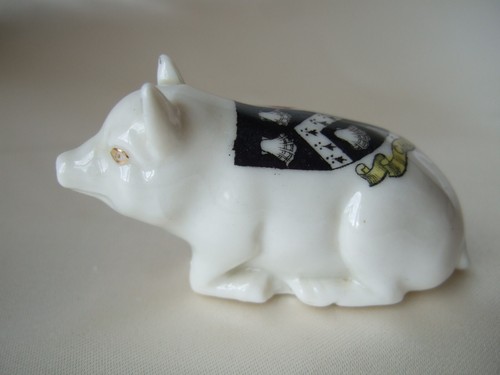 Goss type crested china pig - goss,
